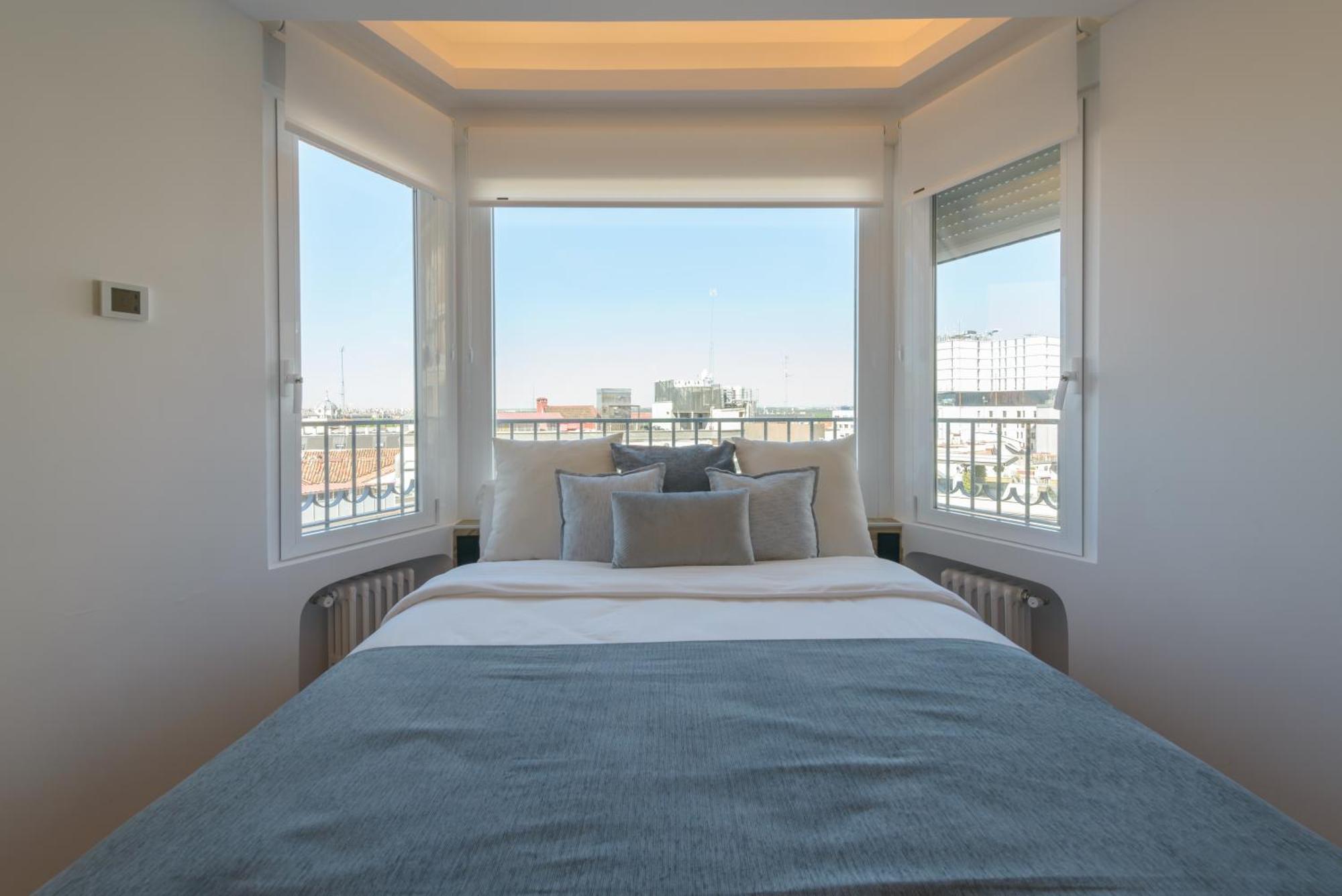 Gran Via Capitals By Monaro***** Apartment Мадрид Екстериор снимка